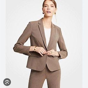 Ann Taylor Women’s Brown Suit with buttons 0/00